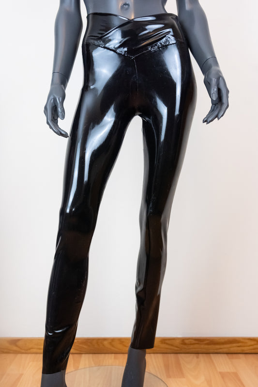 Latex legging avec ceinture en V