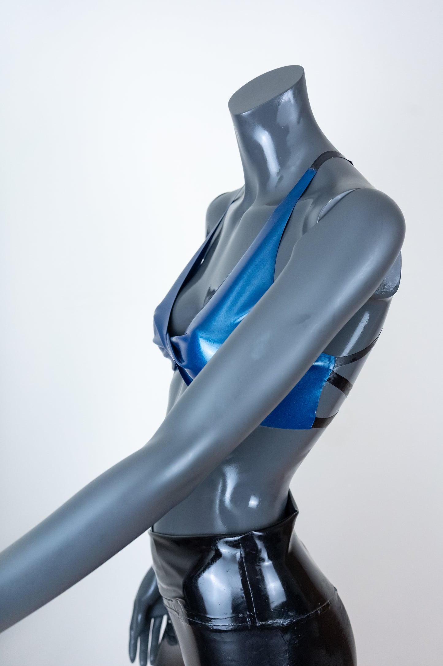 Latex top papillon croisé